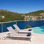 Villa Anthelia-idyllic View And Private Access To The Sea