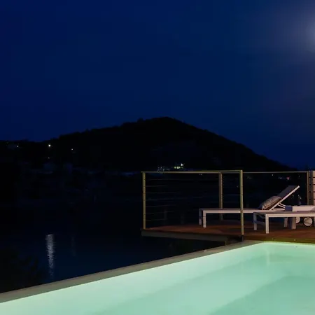 Anthelia-idyllic View And Private Access To The Sea