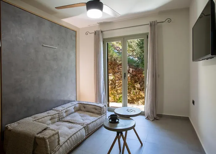 Anthelia-idyllic View And Private Access To The Sea