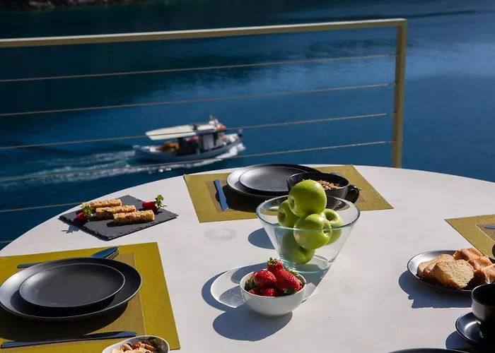 Anthelia-idyllic View And Private Access To The Sea